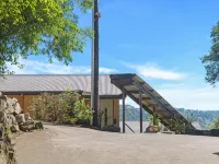 Top of the Hill Hotels in Maleny