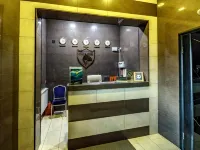Gold Shark Hotel - parking