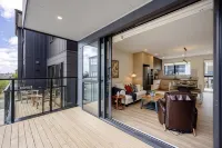 Elegant Stay with a Sunny Patio for Relaxation - Bungalows
