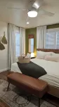 Stay at The Oak - Downtown New Braunfels Getaway