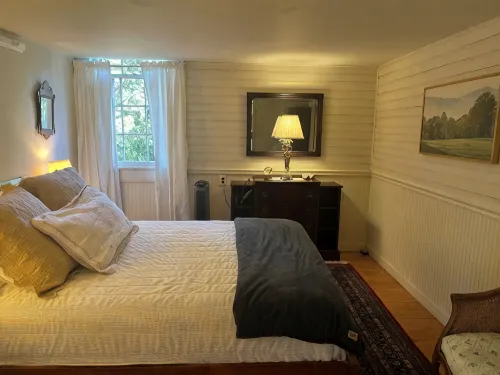 Charming 2-bedroom cottage w WiFi, AC in tranquil Syria w deck sounds Rose River - Wi-Fi