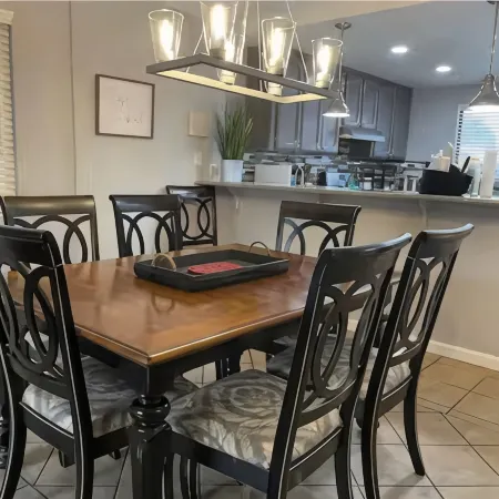 3-bedroom townhome in tranquil Modesto with AC Các khách sạn ở Modesto