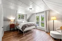 Farmhouse on Main - historic home in the heart of Riggins - 4-Star
