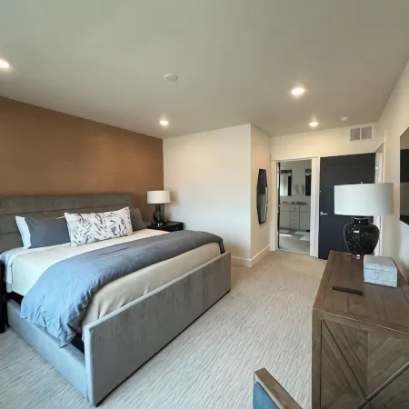 Very cozy copper John, town center retreat!