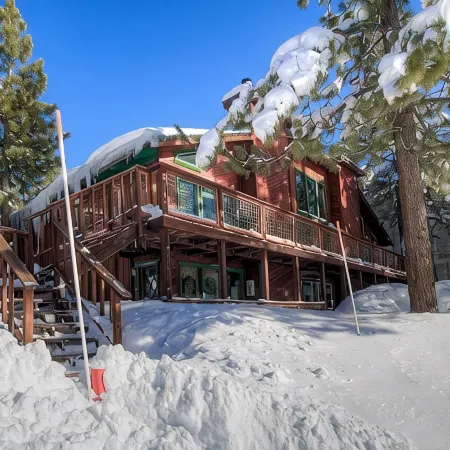 Tahoe Olympic 3 Bedroom Condo by RedAwning
