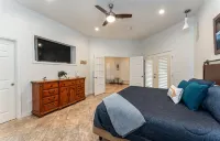 Luxury Island Retreat: Pool, Grotto, Slide, Spa, Mini Golf, Sauna, Sleeps 21