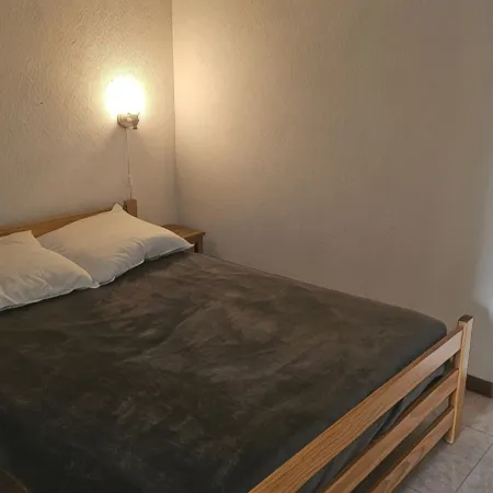 Mountain-view apartment sleeps 6