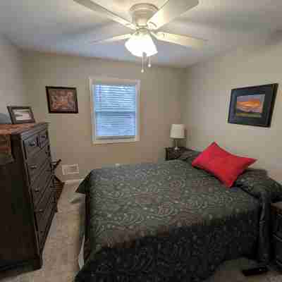 3-bedroom house in fabulous Louisville with WiFi, AC, workspace and pool! Rooms