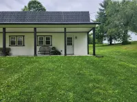 Brand new studio apartment with queen bed, queen pull out, WIFI and AC . - 3-Star