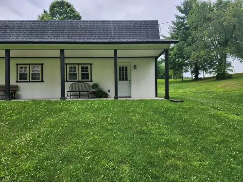 Brand new studio apartment with queen bed, queen pull out, WIFI and AC .