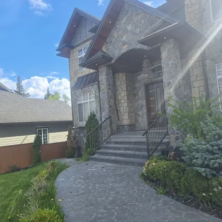 Luxury Lodge Getaway. W/ private entrance in the luxurious part of Prince George