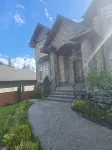 Luxury Lodge Getaway. W/ private entrance in the luxurious part of Prince George - 3 ดาว