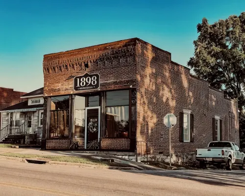 Charming 2-bedroom with AC, WiFi in lovely Jonesboro Hotels in Union County