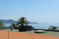 Seafront apartment on the Promenade des Anglais - บังกะโล
