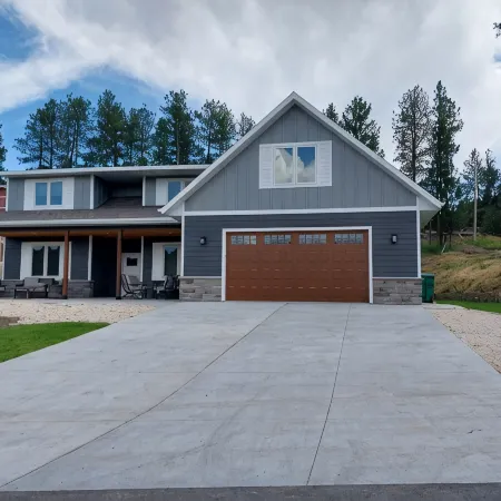 New spacious beautiful Home in enchanting Hill City!