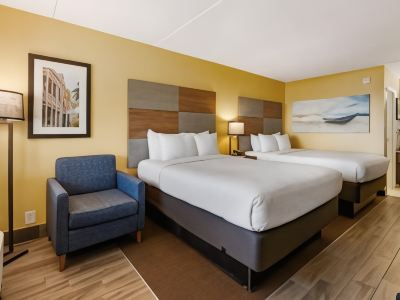 Clarion Pointe Galveston - Beachfront
