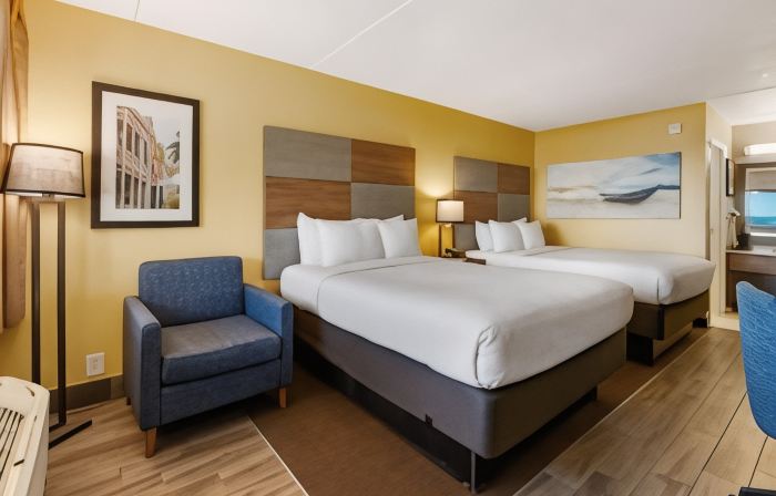 Clarion Pointe Galveston - Beachfront
