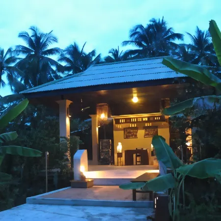 Baan Suan Amphawa