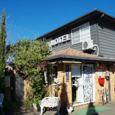 White Lanterns Motel