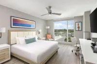 Sunseeker Resort Florida Gulf Coast, Curio Collection Hilton - parking