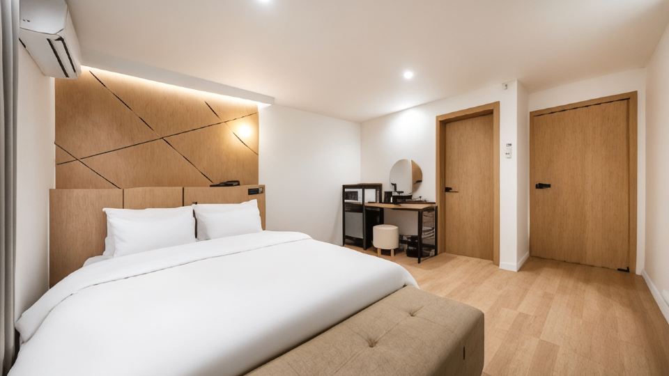 Brown Dot Hotel Gumi Okgye