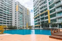 Parc Regency by RR JBcity - Pools