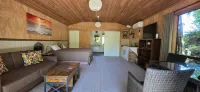 The Rocks Chalets - Motels