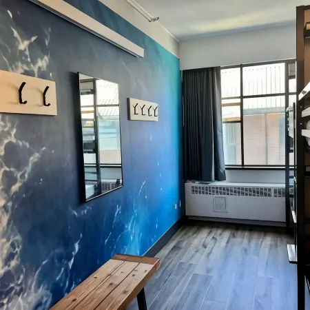 HI Vancouver Downtown - Hostel Отели рядом с достопримечательностью «Пляж Китсилано»