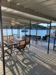 Stay, Play, Getaway. Beautiful Lake Front Home-Large Private Dock - Homestays