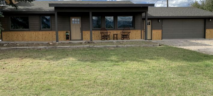 Ennis, MT: Conveniently located vacation cabin Отели в г. Мэдисон