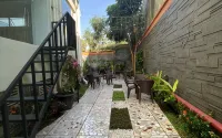 The Grand Cabin Hotel