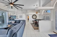 AMAZING!! Remodeled Punta Gorda waterfront home; HEATED SALT POOL; golf nearby - 4 tähden