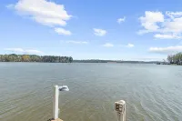 Sleeps 7, Firepit, 2 Kayaks, Big Water + More! - 3 tähden