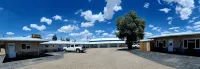 Snowy Mountain Inn - parking