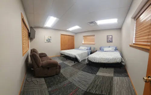 Huge Space! 4 Bedrooms Sleep up to 12.  6 Additional Bedrooms Available. - Wifi