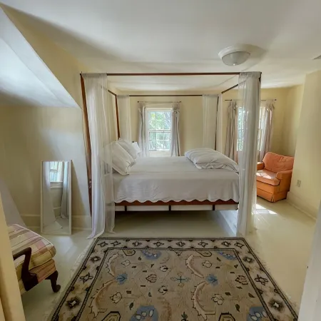 Apartment in historic harbor overlooking the harbor