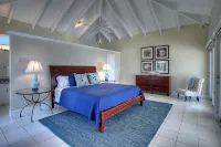 Exquisite house overlooking Caribbean ocean, 7.7 gated acres. - 4-Star