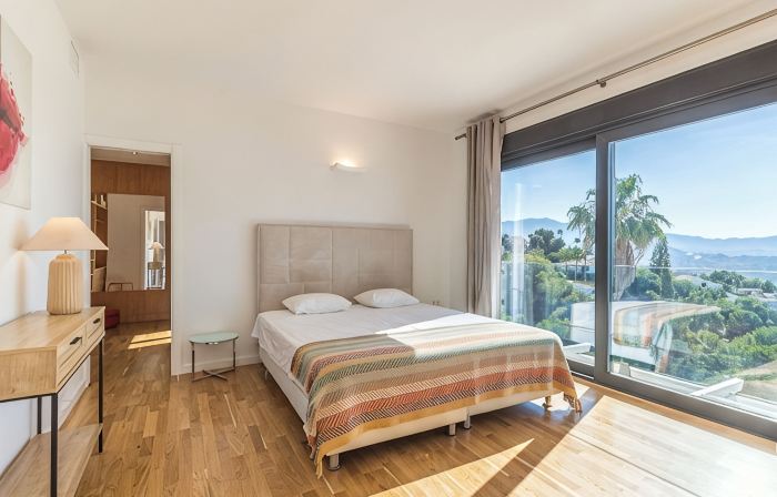 Villa La Perla with private heated pool and great views