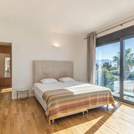 Villa La Perla with private heated pool and great views