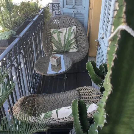 Contemporary 1-bedroom apartment with balcony, air conditioning, 50m from beach