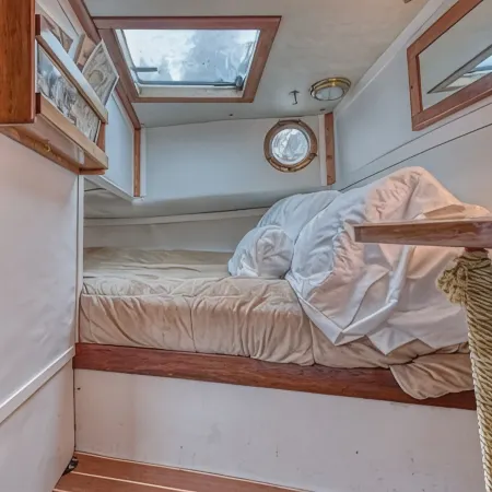 Historic Charming Boat in Downtown Harbor