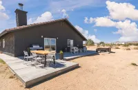 2 Acres w Views, Hot Tub, Pet Friendly, Full Kitchen, Game Room, EV Charger!