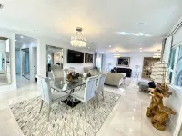 Relax with whole family at peaceful place and enjoy easy access to everything. - ห้องครัว