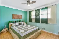 Spacious 3 BR Modern Home in Grosse Pointe Park - Jacuzzi
