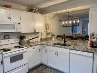 Adorable & recently renovated condo within walking distance to downtown Clemson.