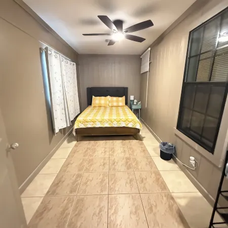 Charming 5-bedroom house with AC and WiFi in San Angelo.