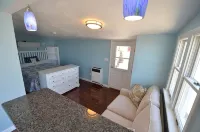 Luxury Romantic 'Studio by the Beach' Free WiFi, Central Air and Heat