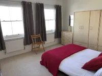 Beach view Town House,sea views,5 mins to beach ,free wifi,Family & pet friendly - Bathtub