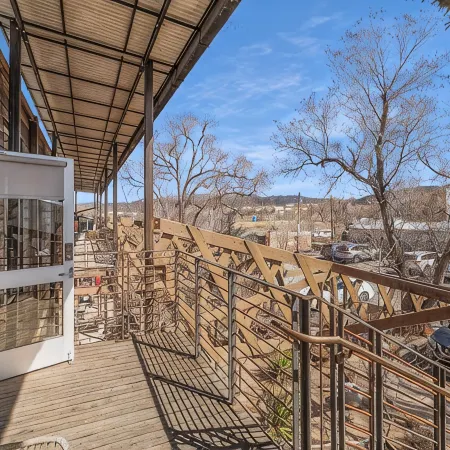 Sunny Chic Baca Railyard Retreat: Balcony + Full Kitchen + Laundry