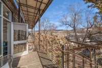Sunny Chic Baca Railyard Retreat: Balcony + Full Kitchen + Laundry - Condos